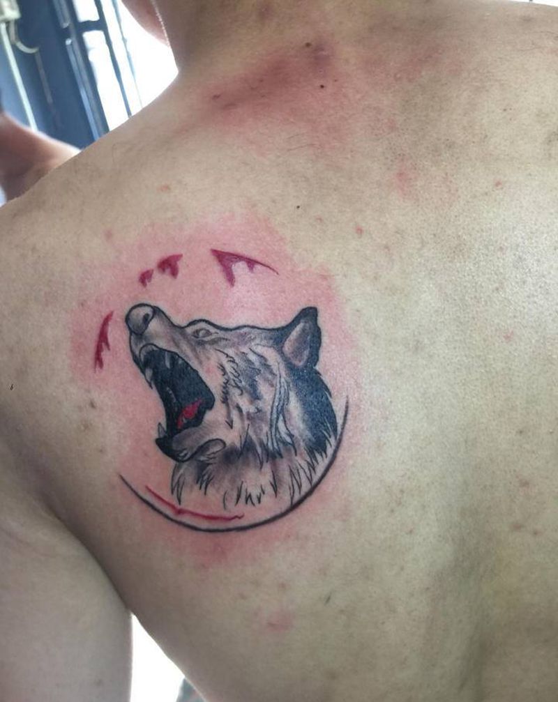 狼头纹身图片_胸部纹身图案