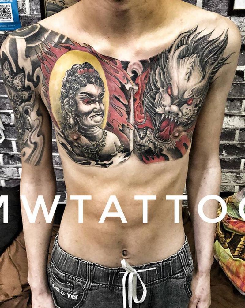 花胸纹身图片_胸部新传统纹身图案