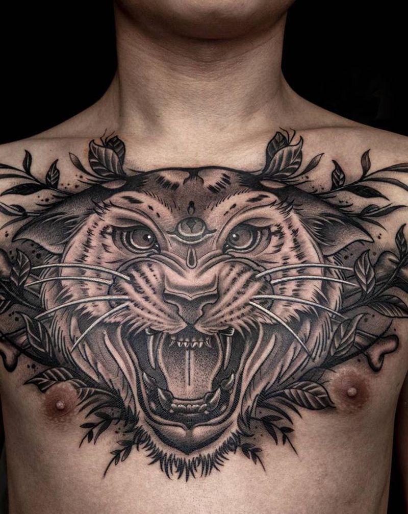 老虎纹身图片_胸部新传统水墨老虎花胸纹身图案