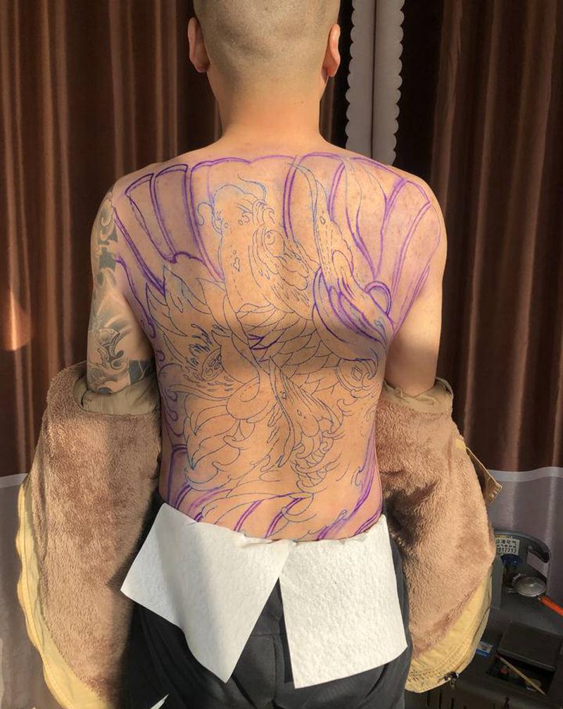 满背鲤鱼纹身图片_背部新传统老传统鱼纹身图案