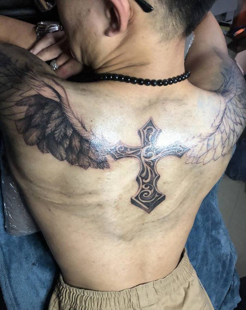 翅膀纹身图片_背部新传统纹身图案