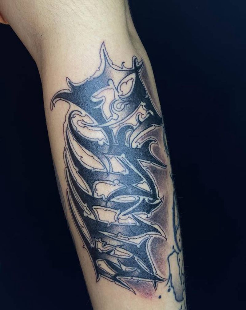 花体纹身图片_手臂花体字纹身图案