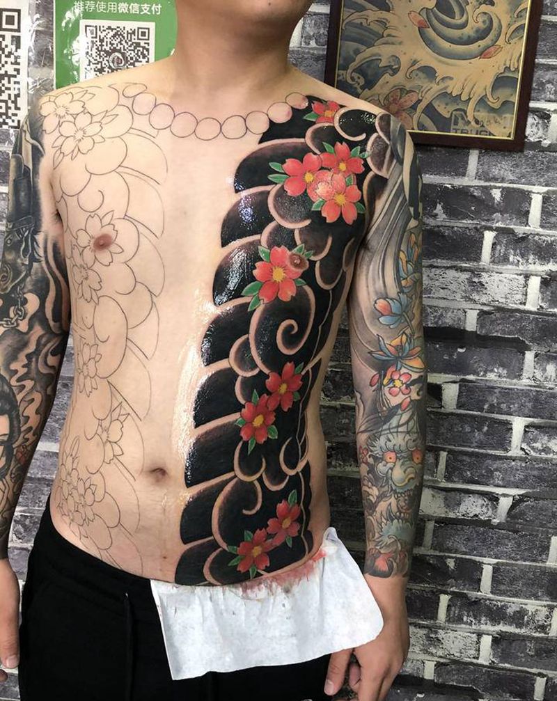 开衫纹身图片_胸部腹部老传统纹身图案