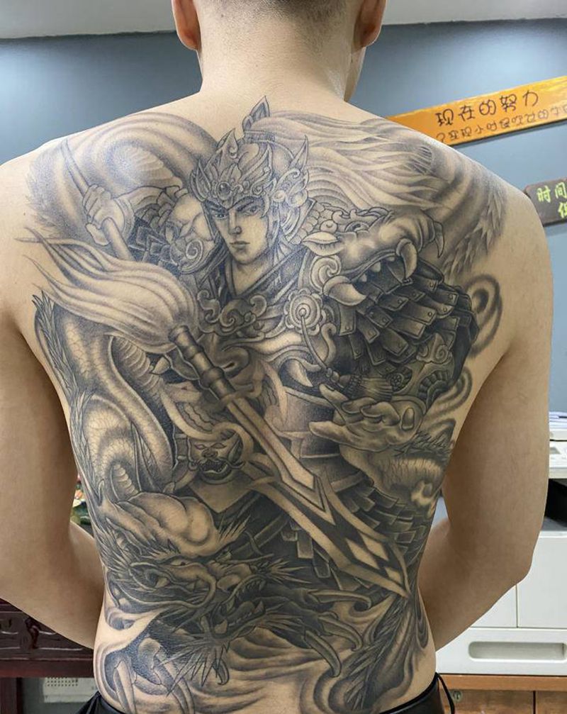 赵云纹身图片_背部新传统纹身图案