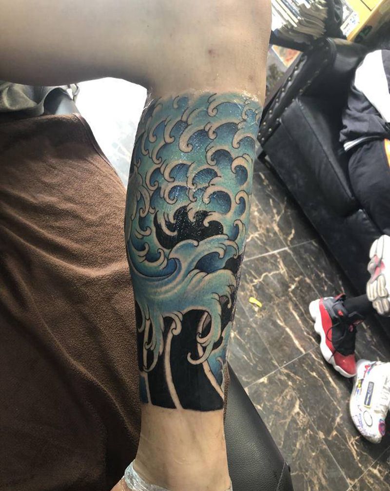 浪花纹身图片_腿部新传统纹身图案