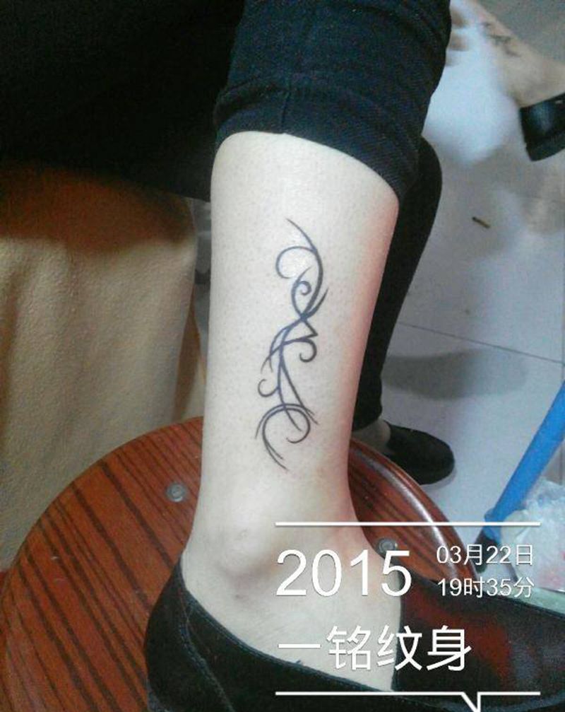 抽象图腾花藤纹身图片