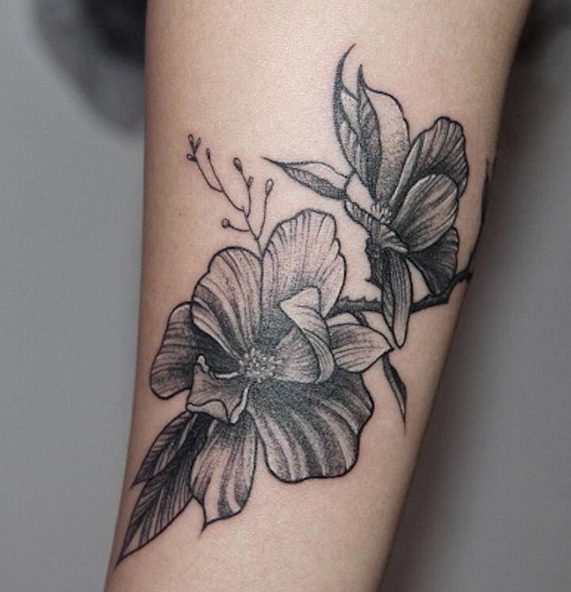 点刺栀子花纹身图片_手臂点刺纹身图案