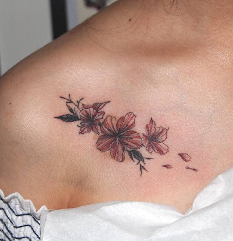 遮盖胎记花花纹身图片_肩部几何水彩纹身图案