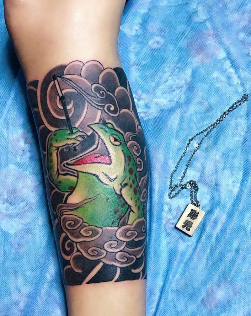 老传统青蛙纹身图片_脚部老传统娃纹身图案