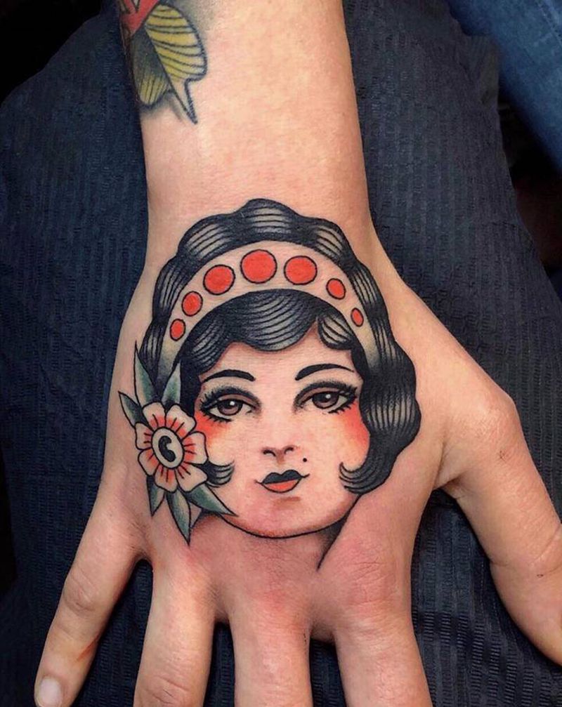 欧美手背纹身图片_手部Old School欧美写实纹身图案