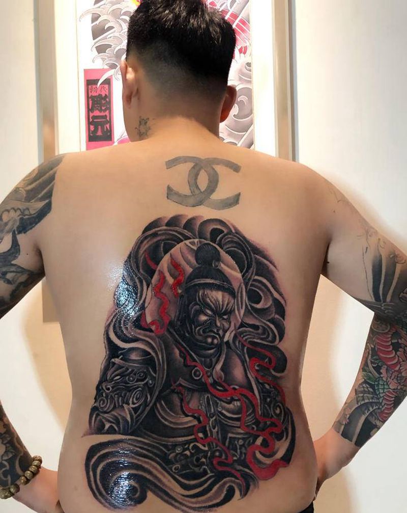 失败纹身修改纹身图片_背部新传统纹身图案
