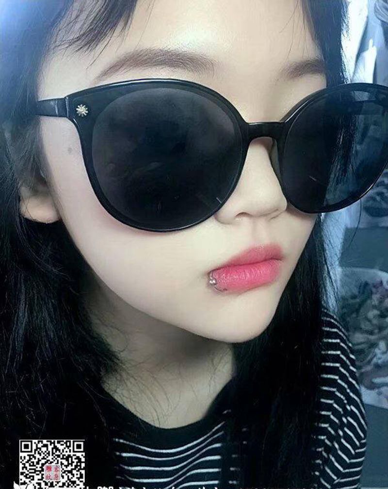 唇钉纹身图片_人体穿孔纹身图案