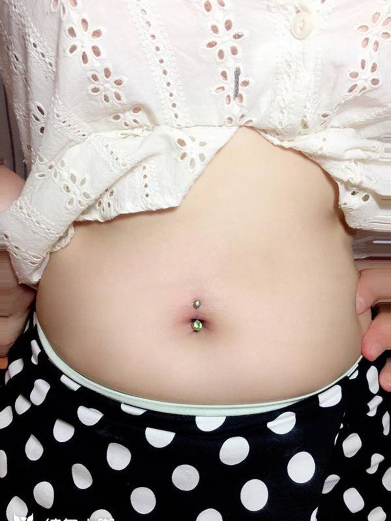 脐钉纹身图片_人体穿孔纹身图案