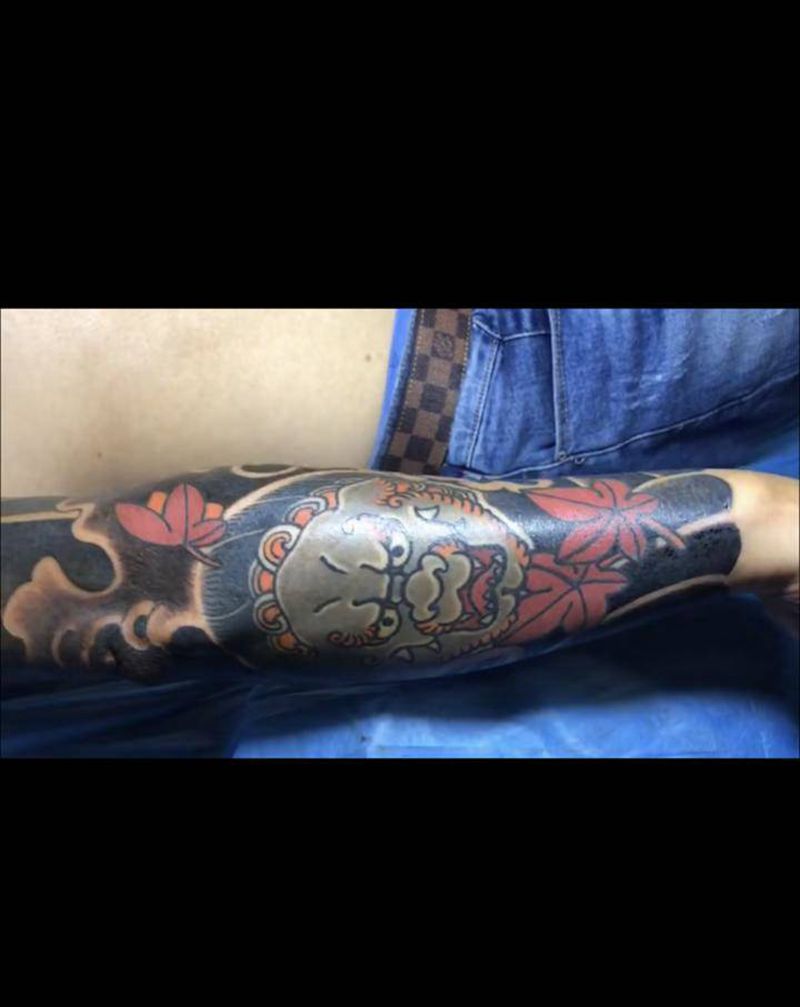 唐狮纹身图片_手臂老传统纹身图案