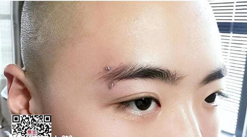 眉钉纹身图片_郑州穿孔纹身图案