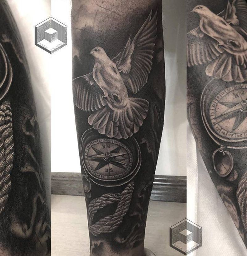 写实钟表与和平鸽纹身图片_腿部欧美写实纹身图案
