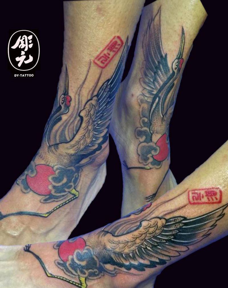 鹤纹身图片_脚部老传统新传统纹身图案