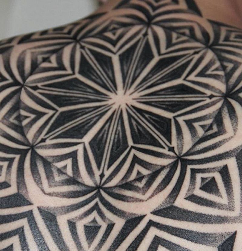 原创点刺图腾满背细节纹身图片_背部点刺图腾原创纹身图案