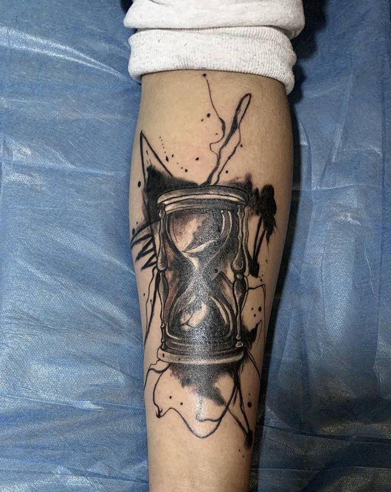 时间沙漏纹身图片_手臂水墨欧美写实泼墨风格小臂位置纹身图案