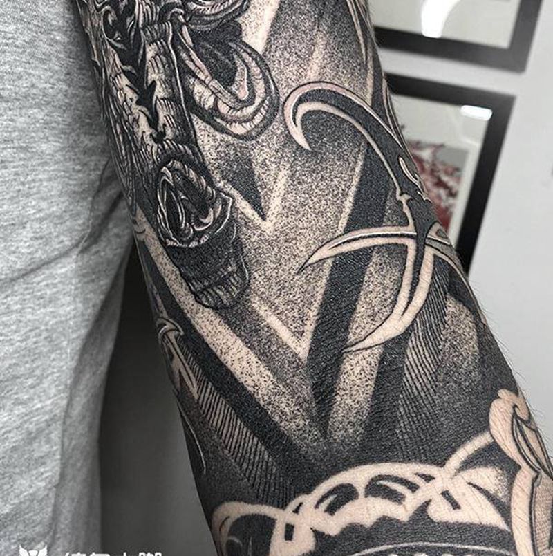 暗黑花臂细节纹身图片_手臂点刺几何纹身图案