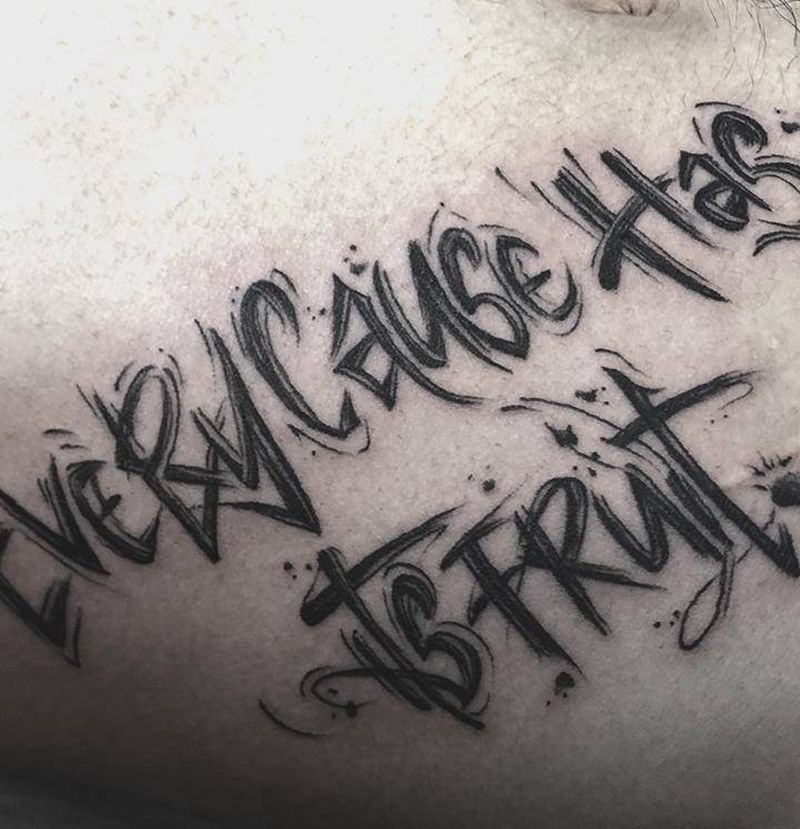 泼墨风格设计字体纹身图片_腹部水墨纹身图案