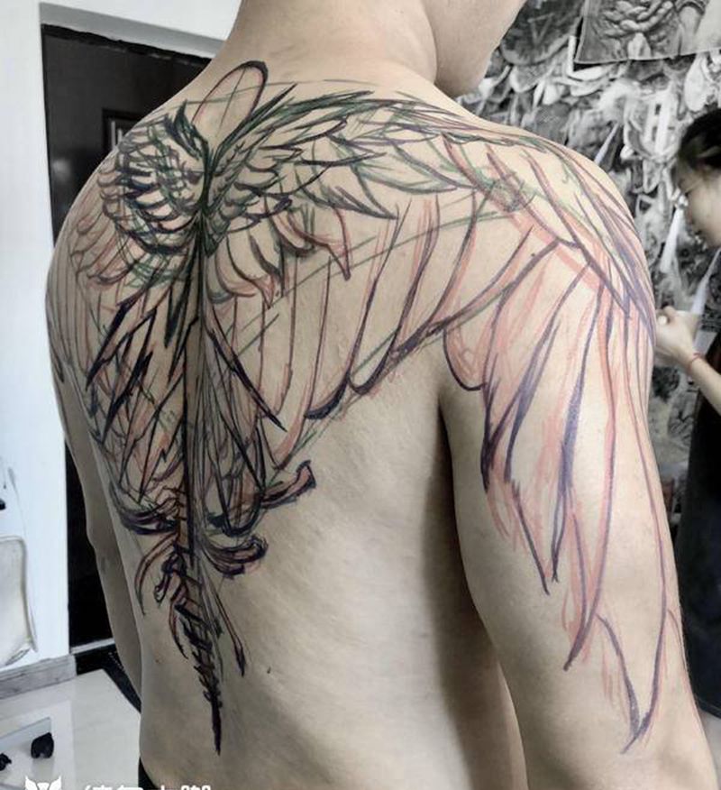 满背翅膀直接手绘纹身图片_背部点刺几何纹身图案