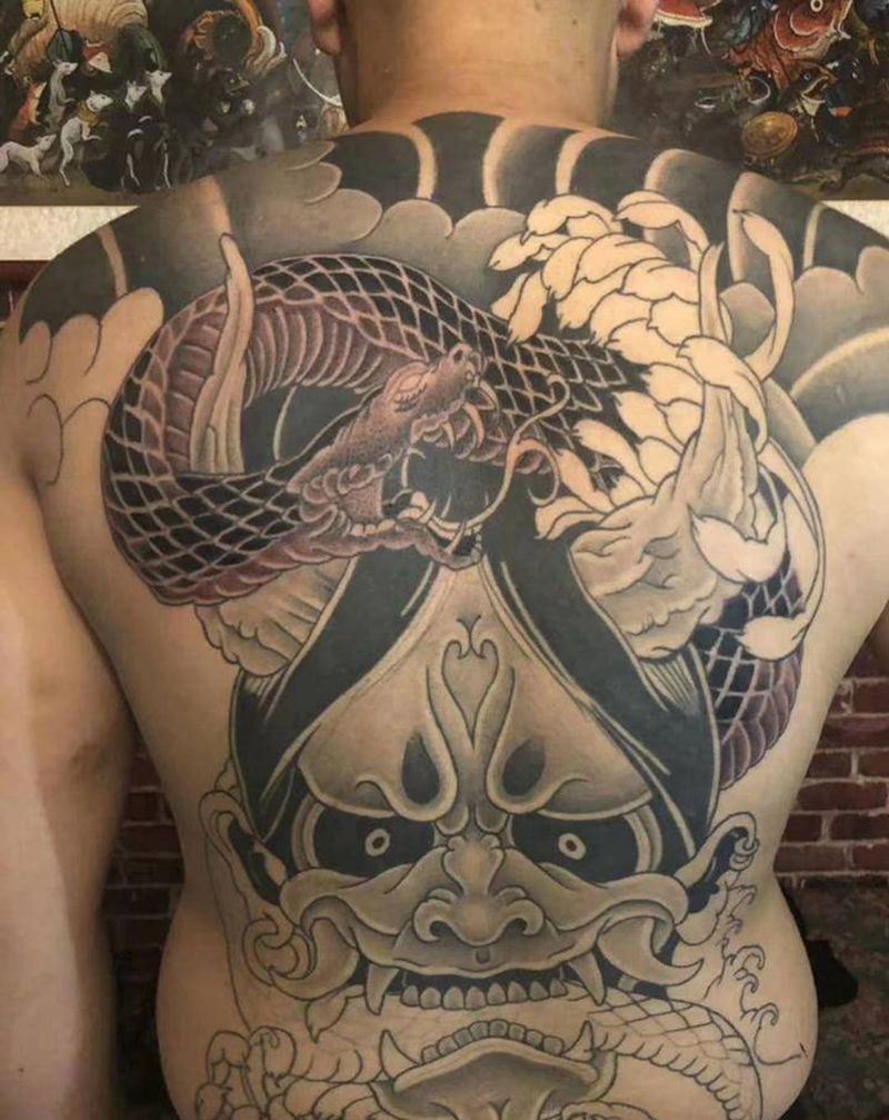 驻店刺青师by勇纹身图片_老传统纹身图案