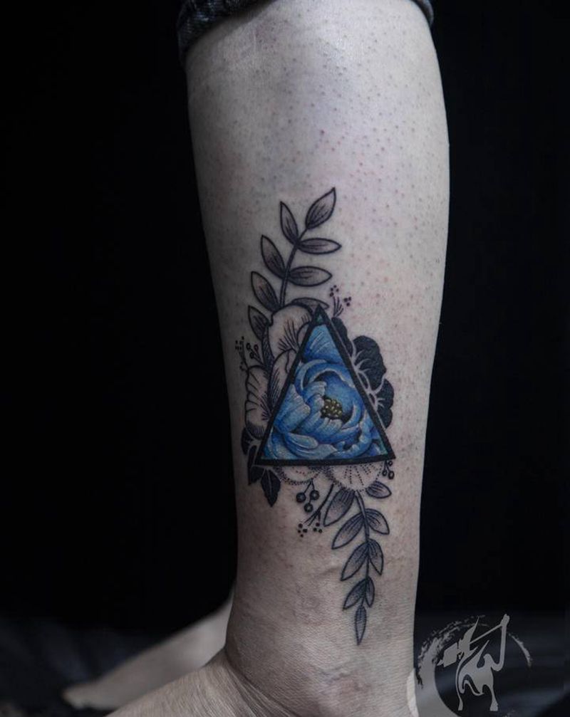 几何玫瑰花纹身图片_腿部几何欧美写实玫瑰花几何纹身图案