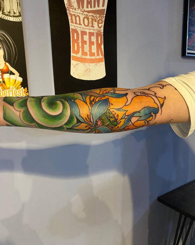 荷花纹身图片_手臂新传统纹身图案