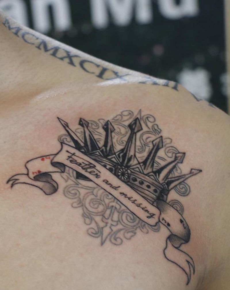 皇冠纹身图片_肩部纹身图案