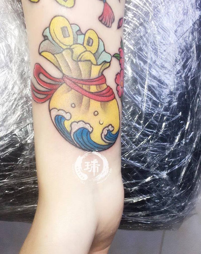 钱袋子纹身图片_手臂New School纹身图案