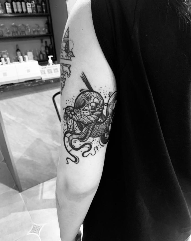 蛇纹身图片_手臂点刺纹身图案