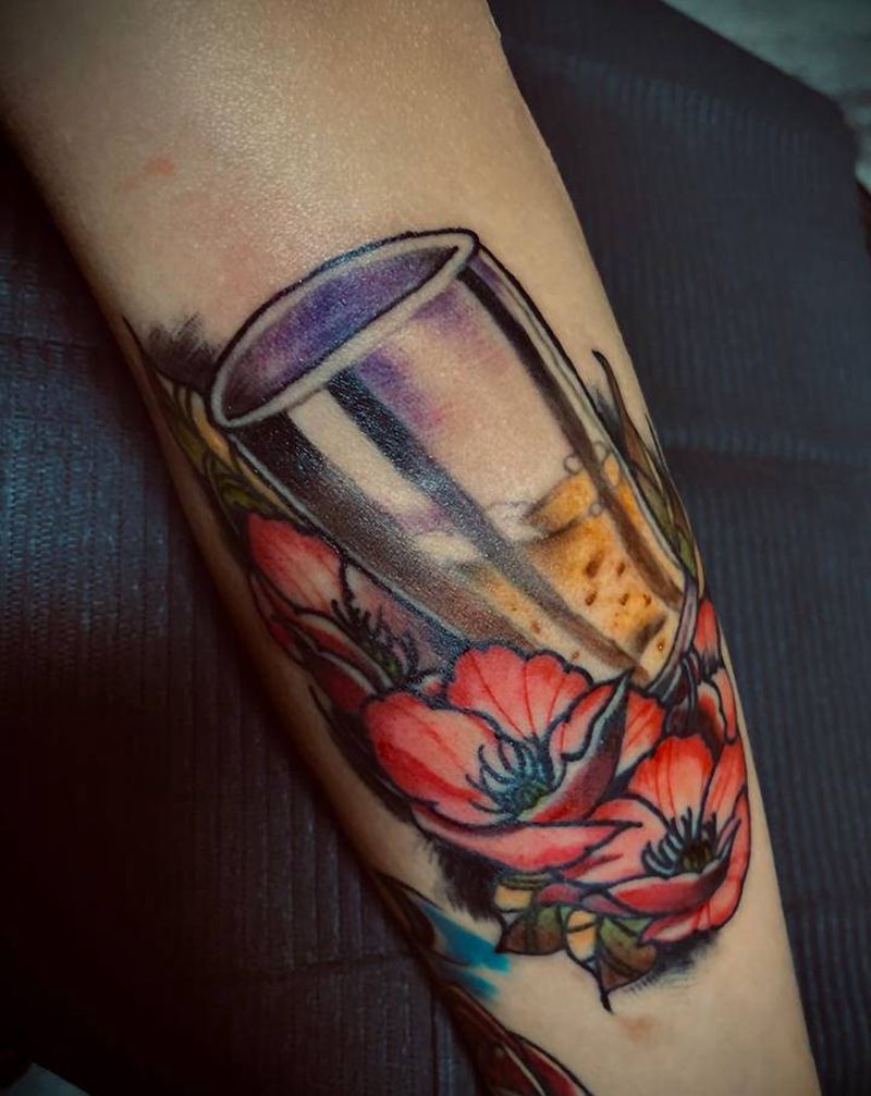 酒杯纹身图片_手臂New School纹身图案