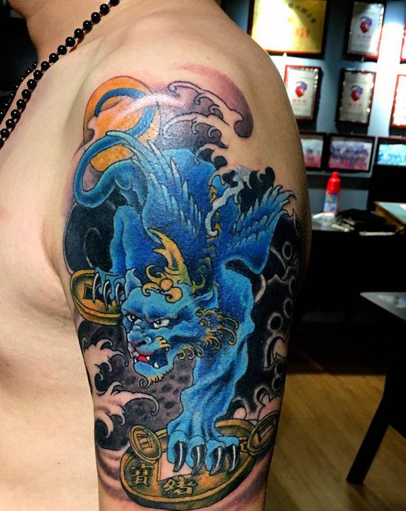 貔貅遮盖旧图纹身图片_手臂新传统水彩纹身图案