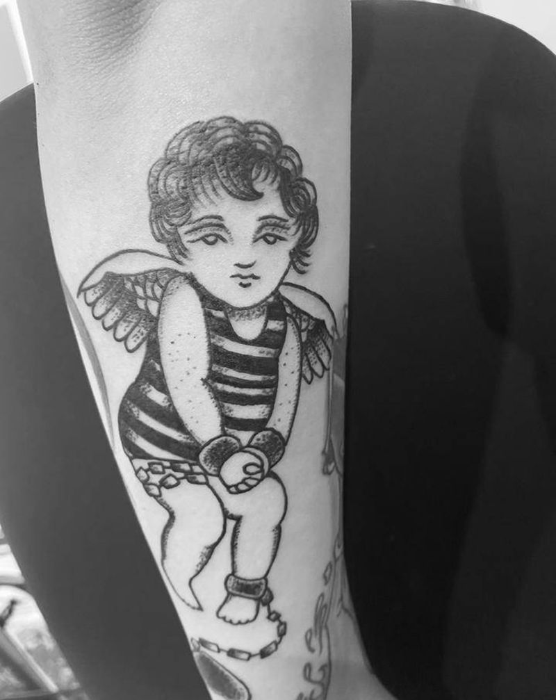 小天使纹身图片_手臂Old School点刺纹身图案