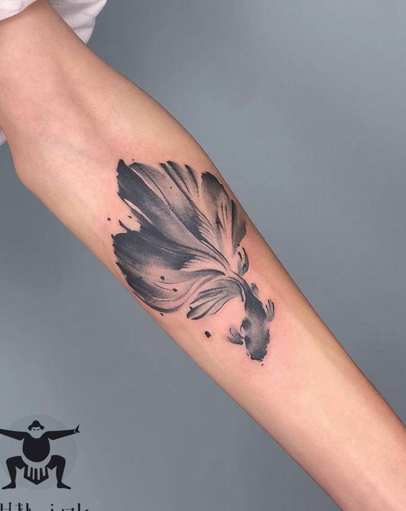 水墨 鱼纹身图片_手臂水墨纹身图案