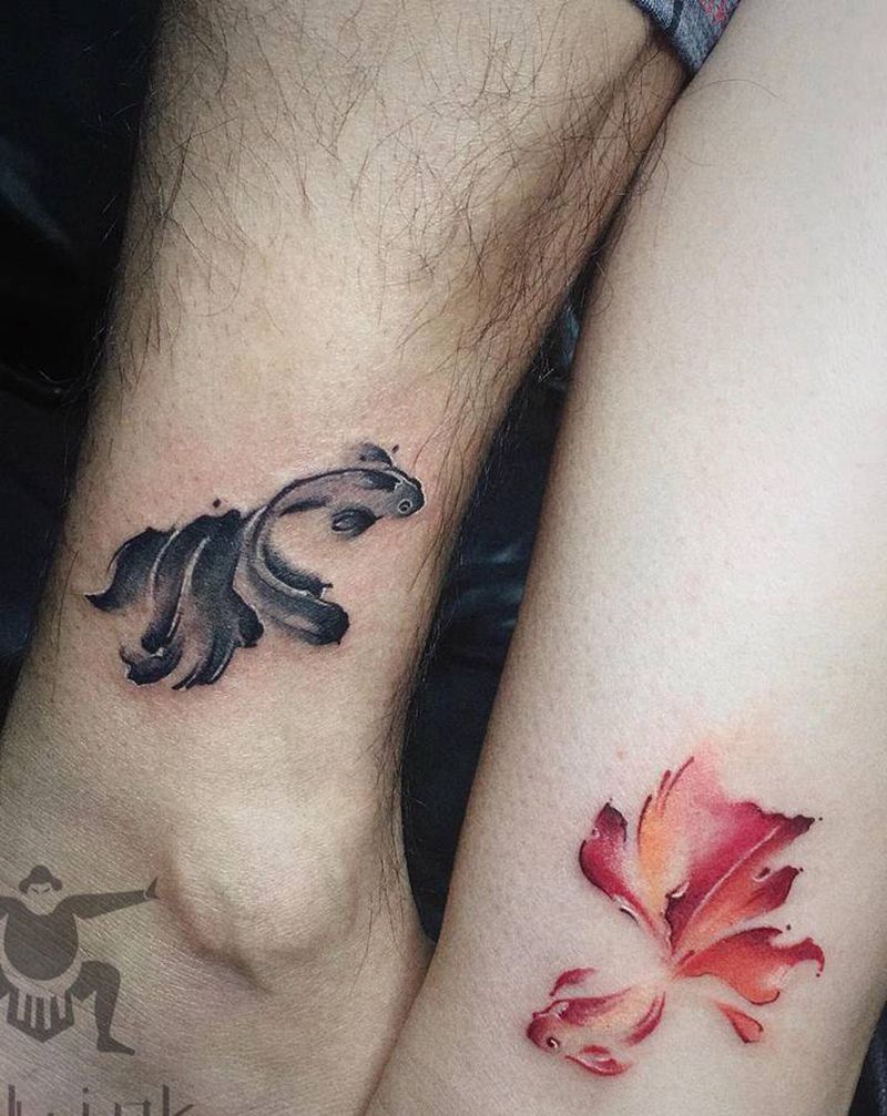 水墨鱼纹身图片_腿部水墨纹身图案