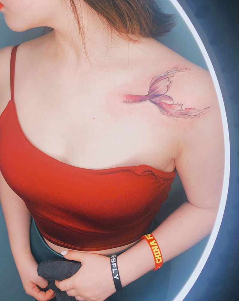 美人鱼尾纹身图片_肩部水彩水墨纹身图案
