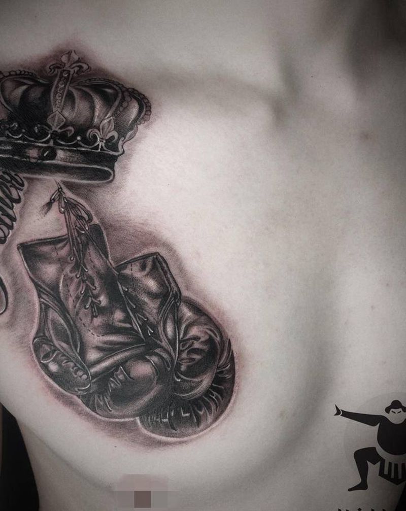 拳击手套纹身图片_胸部欧美写实纹身图案