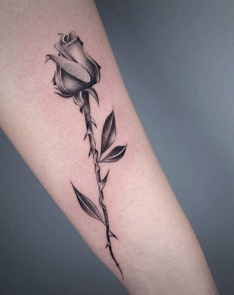 玫瑰纹身图片_手臂点刺纹身图案