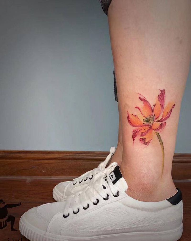 莲花纹身图片_腿部新传统水彩纹身图案