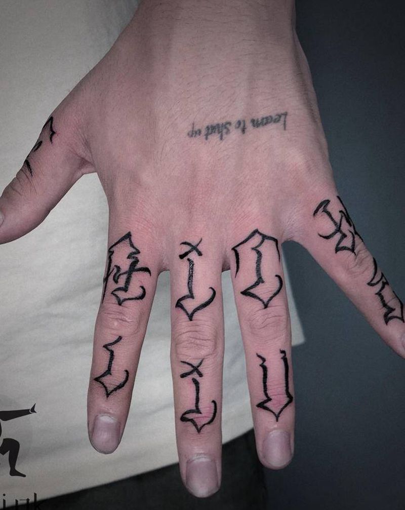 花体字纹身图片_手部花体字纹身图案