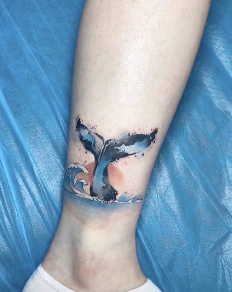 鲸纹身图片_手臂脚部水墨脚裸泼墨鲸鱼纹身图案