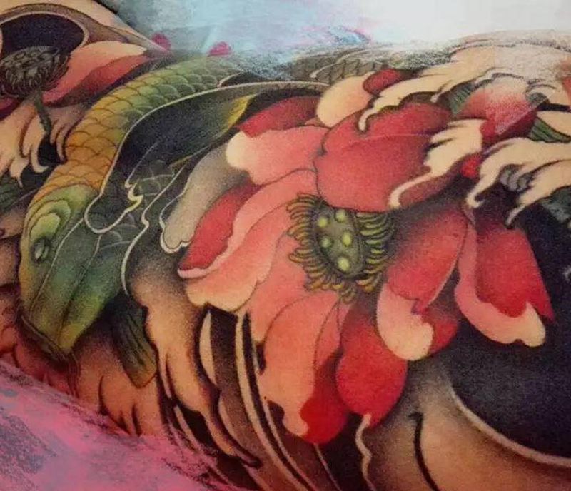 鲤鱼（6斤的）纹身图片_背部新传统纹身图案