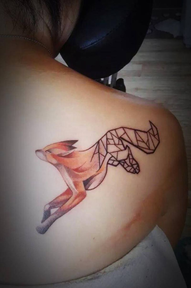 狐狸纹身图片_肩部背部水彩几何纹身图案