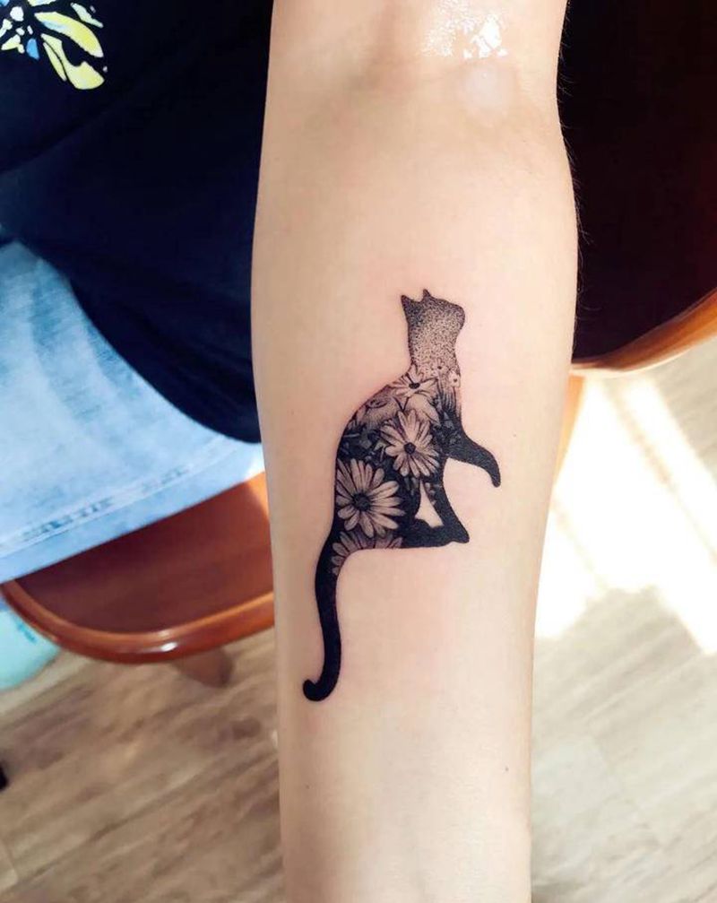 猫咪纹身图片_手臂点刺纹身图案