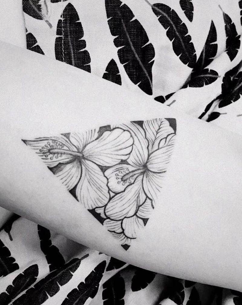 花儿纹身图片_手臂纹身图案