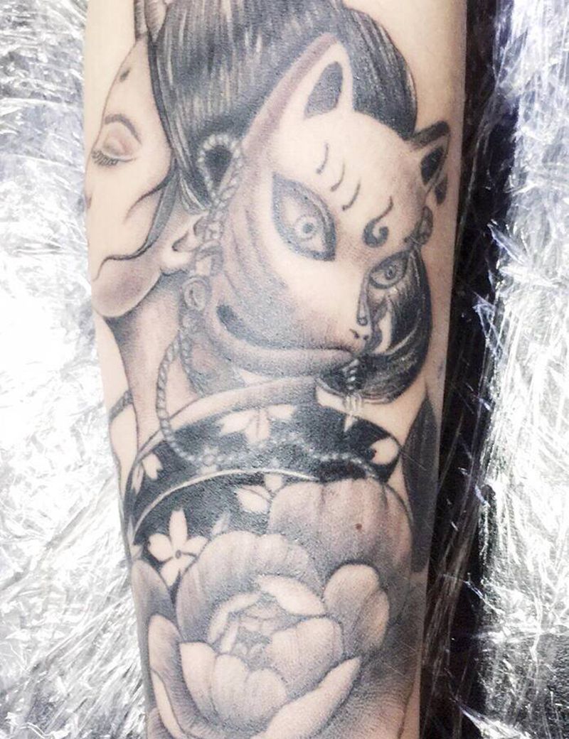 小臂艺妓纹身图片_手臂新传统纹身图案