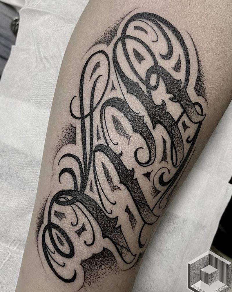 手稿花体字上身成品纹身图片_手臂花体字纹身图案