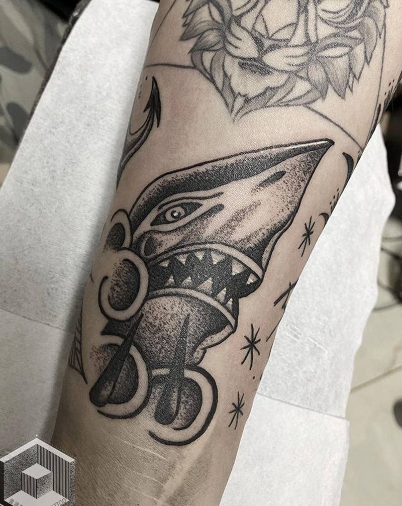 school 鲨鱼纹身图片_手臂Old School纹身图案